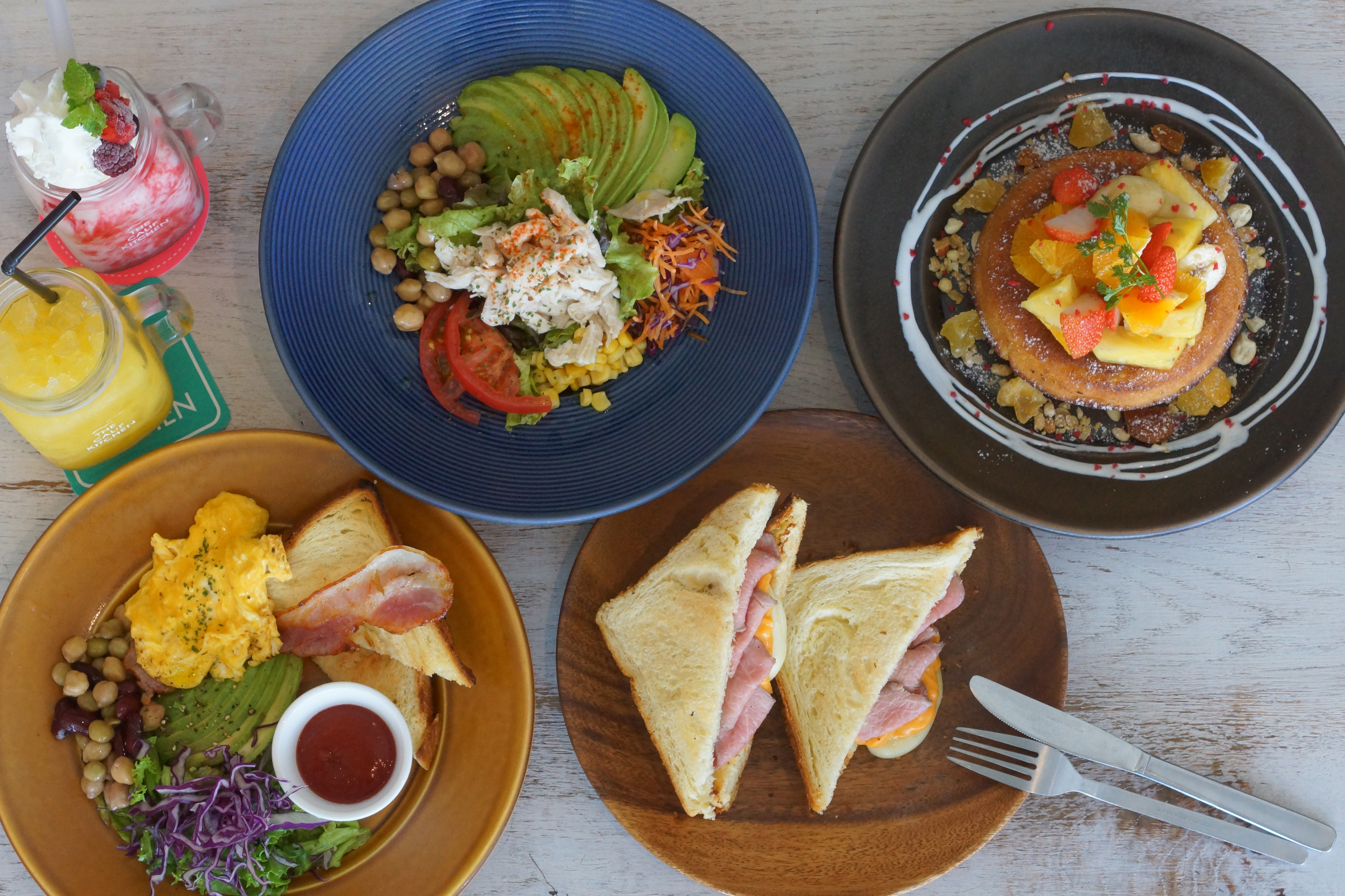 モーニング The Calif Kitchen Okinawa 沖縄北谷の海の水平線を一望の絶景カフェ レストラン